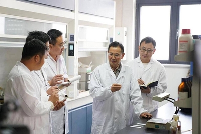 岱岳區實施“百名博士任科技副總”工程，以校企合作為橋梁，深化工程與技術研究和試驗發展